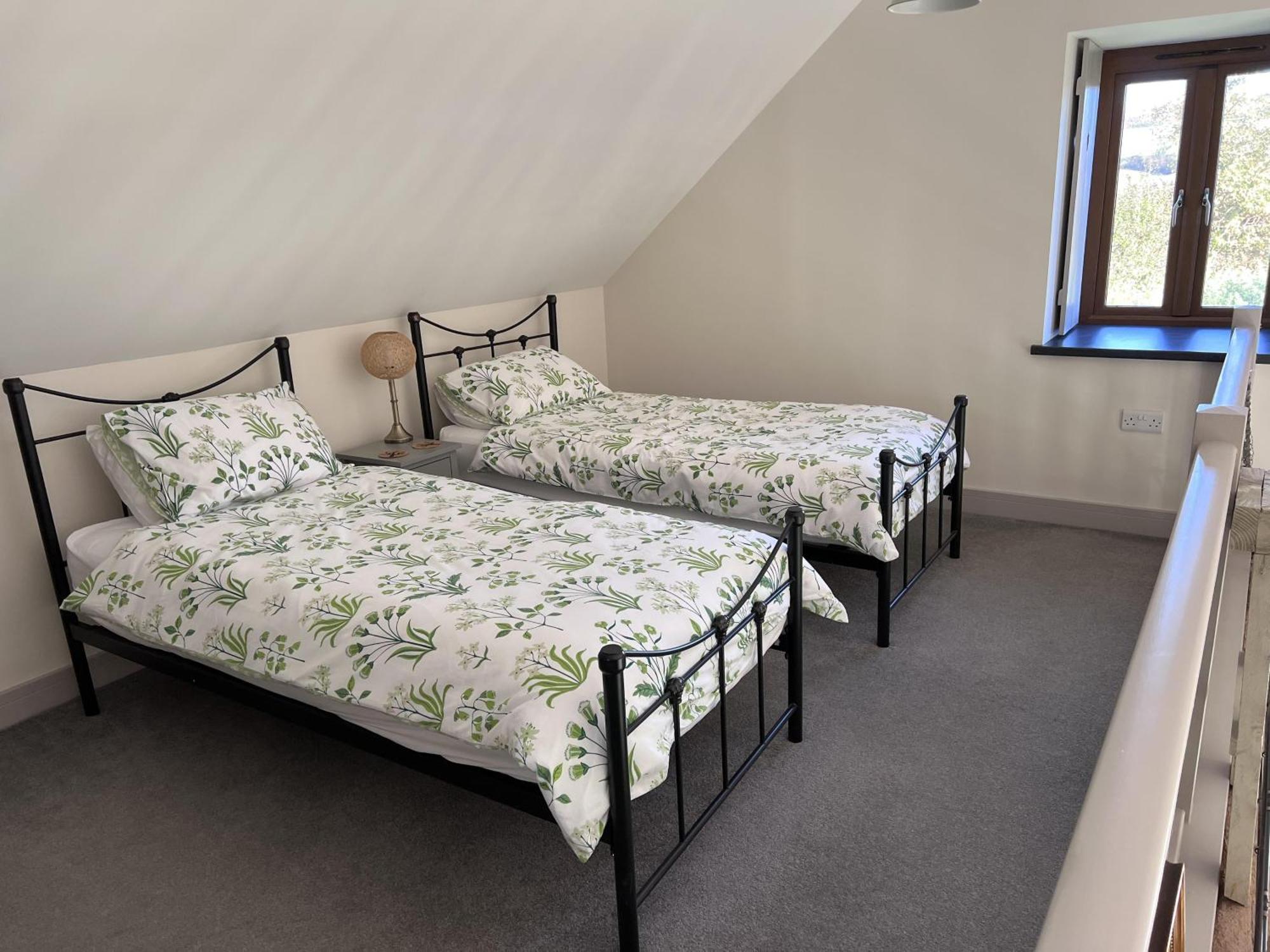 Poachers Hut - Captivating 1-Bed Cottage Shorwell Eksteriør bilde